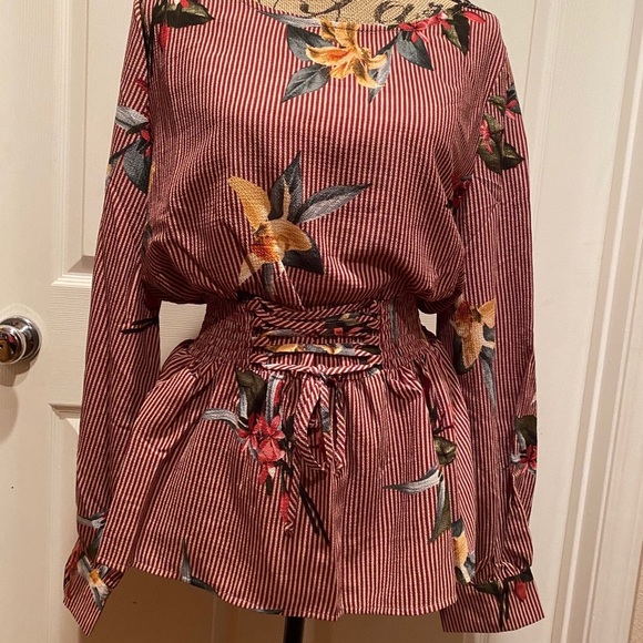 Red striped floral print corset blouse. - Picture 4 of 9